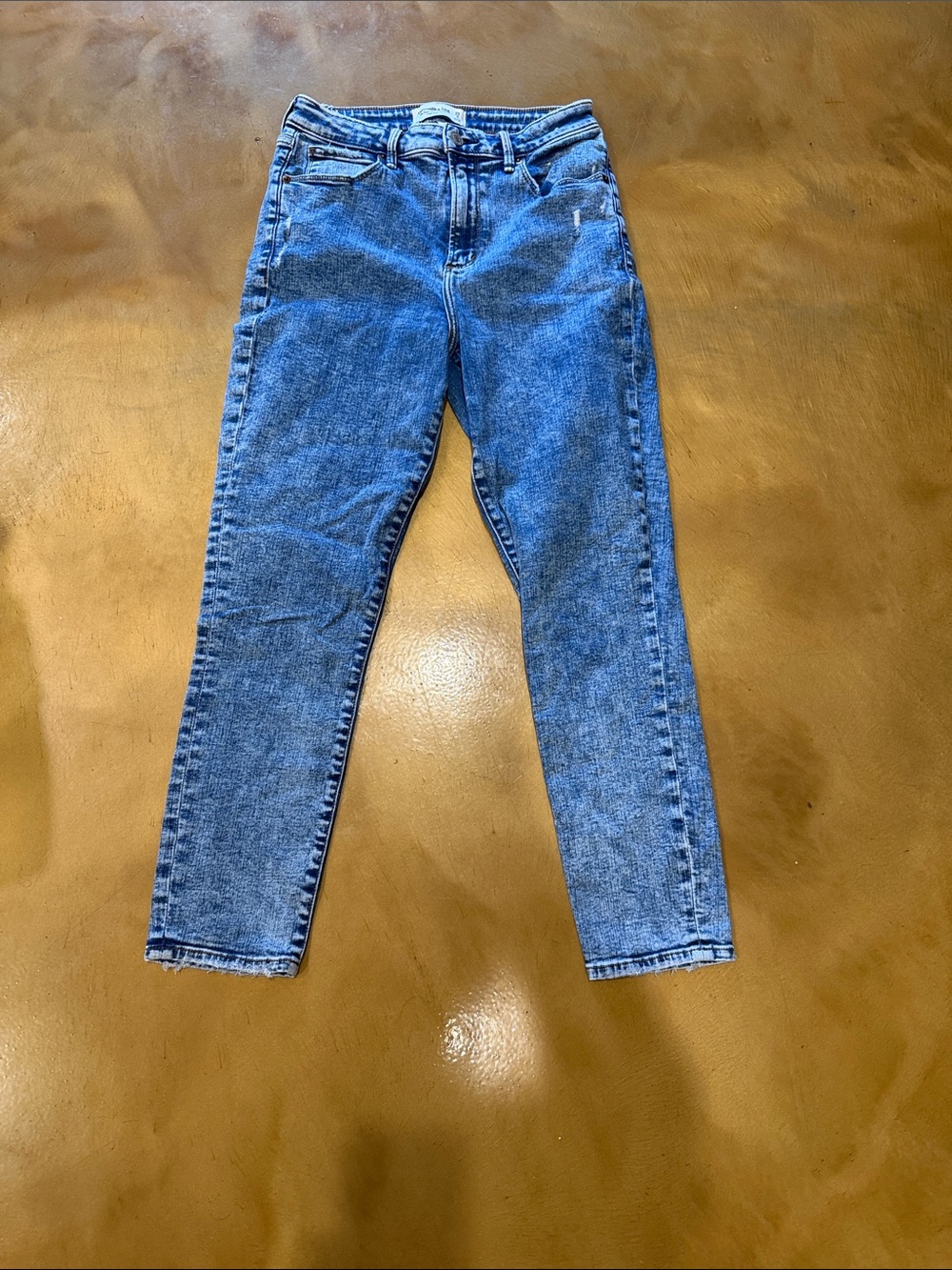 Abercrombie & Fitch Men's Light Blue Skinny Jeans size 29/8.